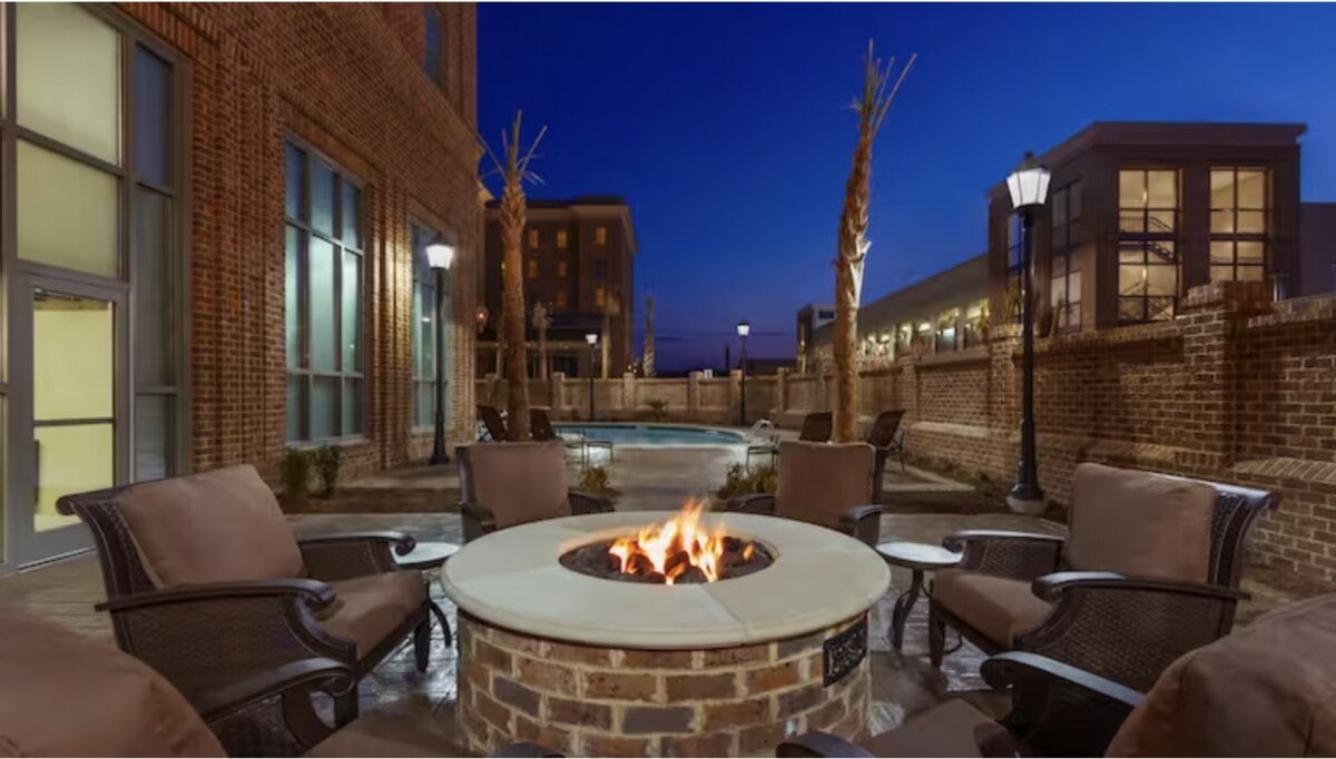 Embassy Suites by Hilton Savannah